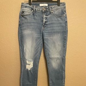 Women’s (junior) KanCan size 9/28 cropped skinny jeans.